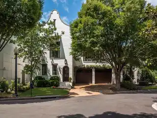 A Masterpiece in South Bluffs