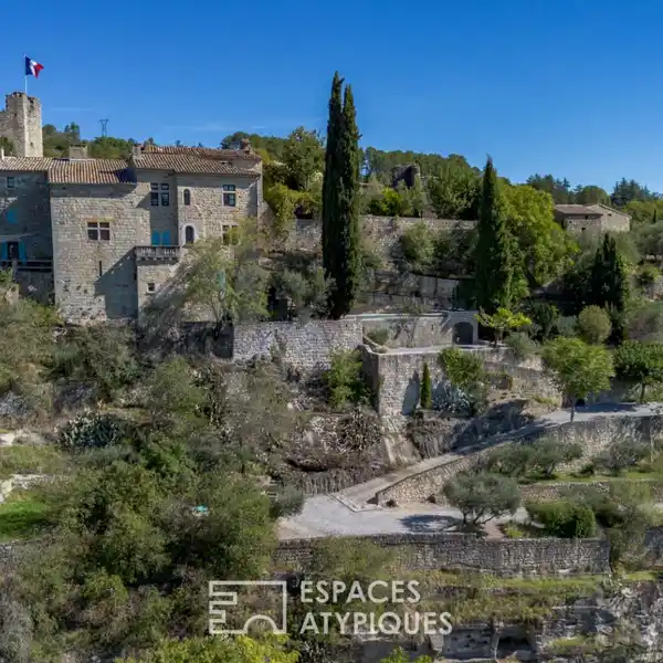 MAGNIFICENTLY RESTORED MEDIEVAL CASTLE