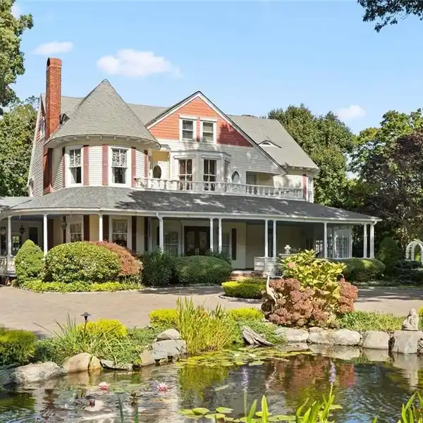 THOUGHTFULLY MAINTAINED AND UPDATED QUEEN ANNE VICTORIAN