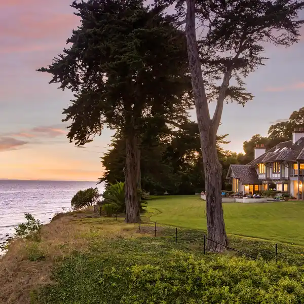 UNPARALLELED OCEANFRONT OASIS