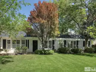 Charming Cottage Near the Washoe County Golf Course