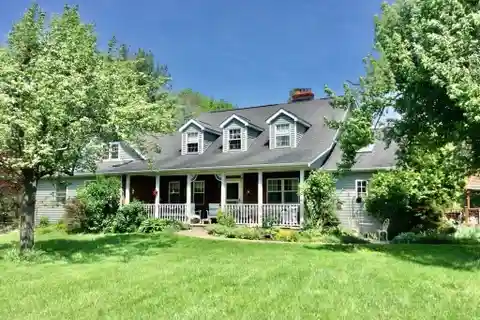 Gorgeous Home and Barn on Nine Acres