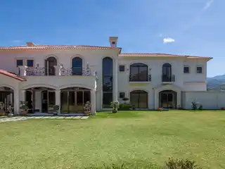 Château at Monterán - a Classic Retreat