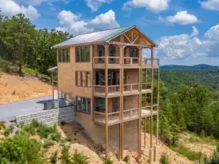 Three-Story Cabin with Spacious Decks Everywhere