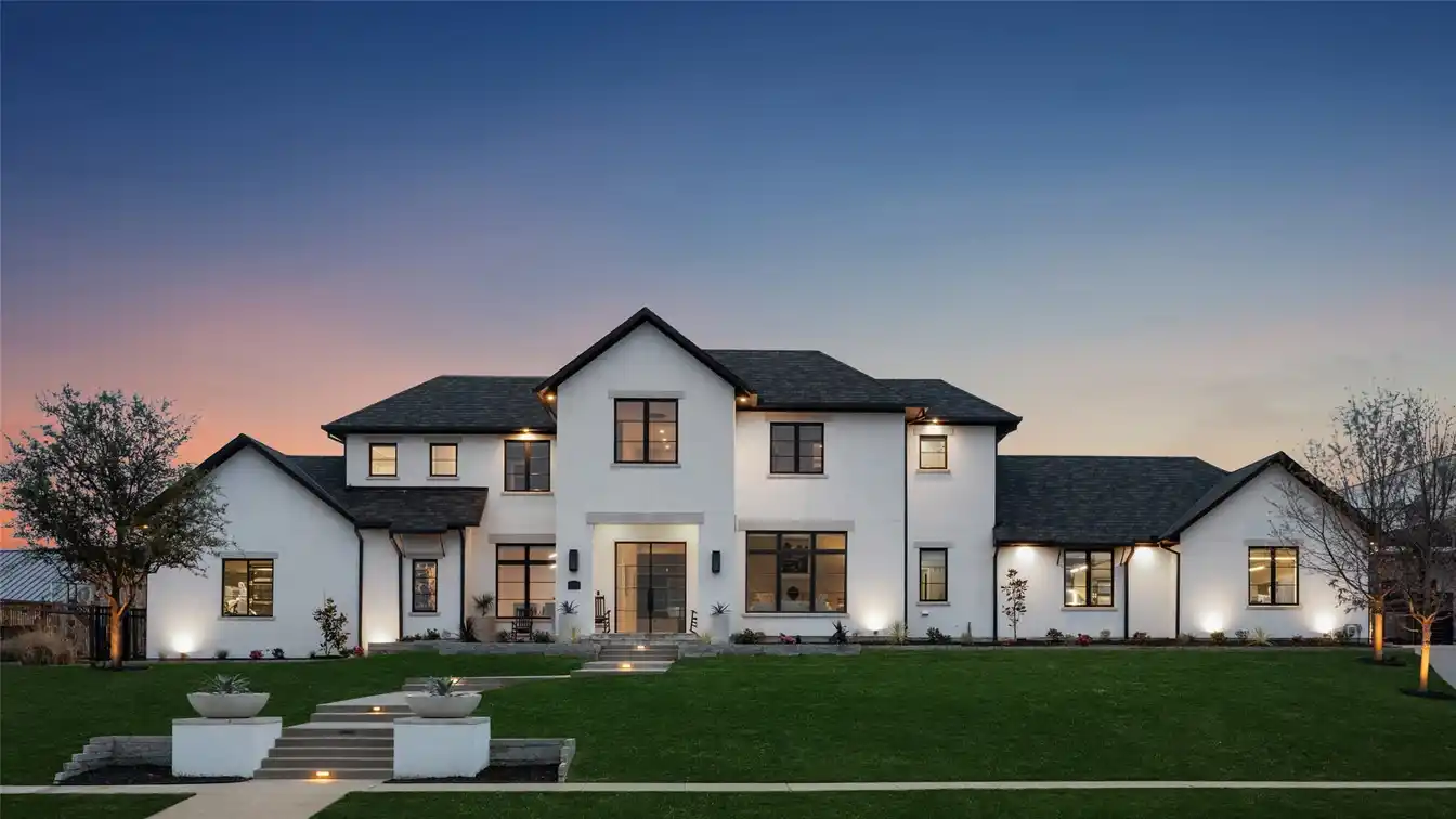 Gorgeous Transitional in the Hills of Kingswood