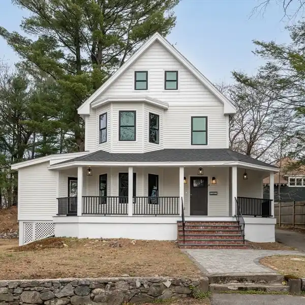 STUNNINGLY RENOVATED COLONIAL HOME