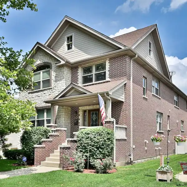 SPACIOUS NORWOOD PARK CUSTOM BUILT HOME