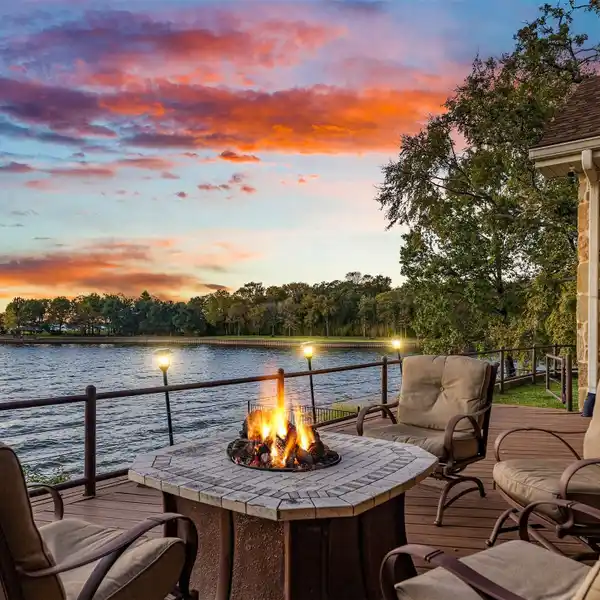 LUXURIOUS LAKEFRONT LIVING AT PINNACLE GOLF CLUB