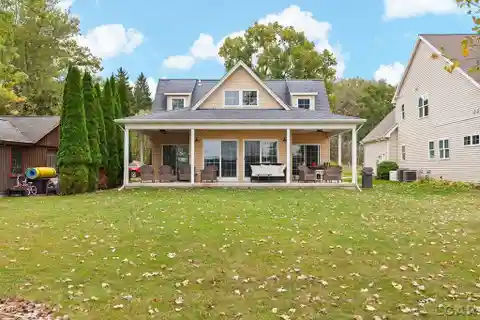 Gorgeous Devil's Lake Waterfront Home