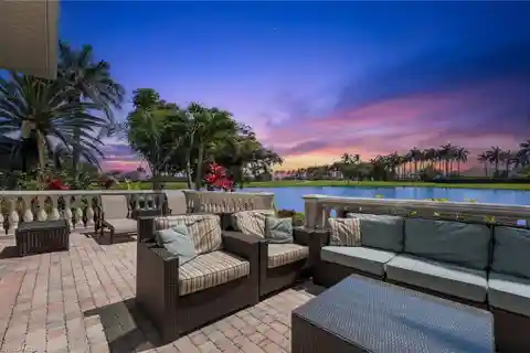 Custom Courtyard Home in Seaside Estates