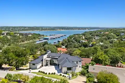 Striking Iron Staircase in Contemporary Design