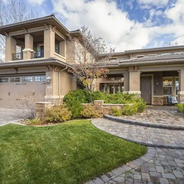 LUXURY RENO HOME WITH PANORAMIC MOUNTAIN VIEWS