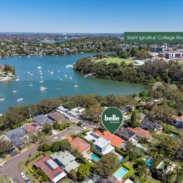 ELEGANT ARCHITECTURALLY DESIGNED LUXURY HOME