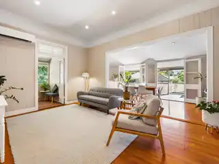 Charming and Expansive Queenslander