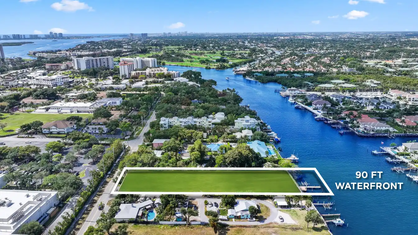 Exceptional Direct Intracoastal Property