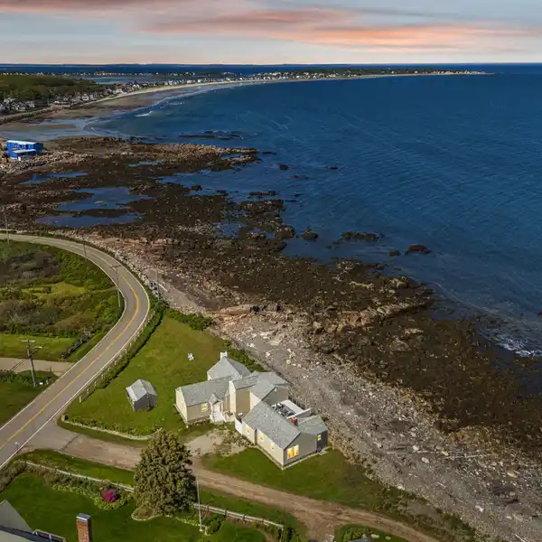 TIMELESS NEW ENGLAND COASTAL RETREAT