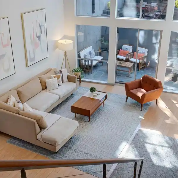 LOVELY LIGHT-FILLED LOFT