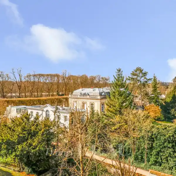 LOVELY TWO BEDROOM VERSAILLES APARTMENT