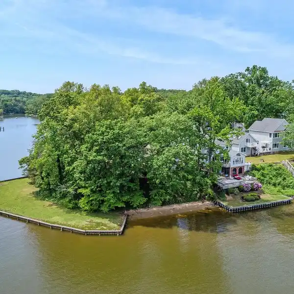 PRIVATE WATERFRONT ESCAPE ON THE MAGOTHY RIVER