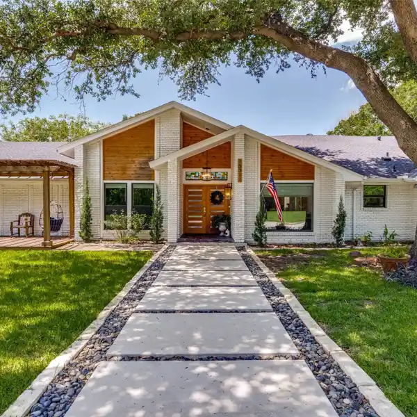 COMPLETELY REMODELED PRESTONWOOD BEAUTY