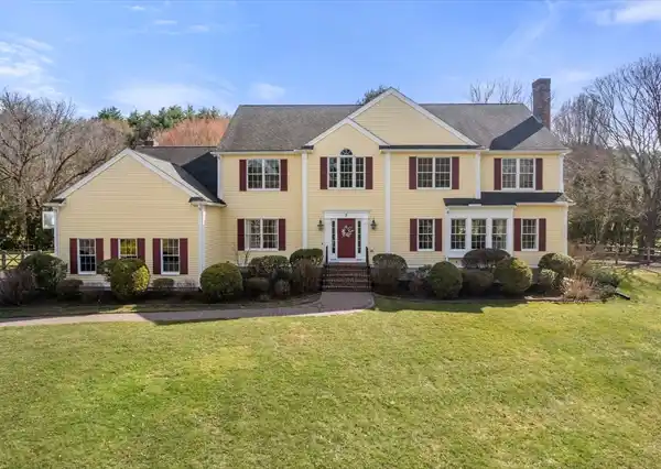 CLASSIC ELEGANCE WITH MODERN AMENITIES