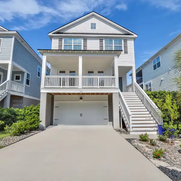 VERSATILE BEACH-CLOSE RESIDENCE