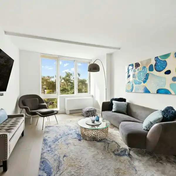 SPACIOUS ONE BEDROOM HOME