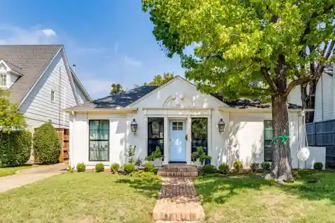 Charming Cottage in the Heart of Dallas