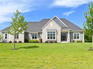Sprawling Luxury Ranch on Three Scenic Acres