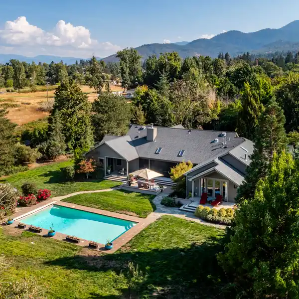 RARE SINGLE-LEVEL VIEW HOME