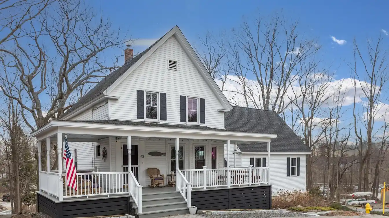 Absolutely Charming Renovated 3 Bedroom