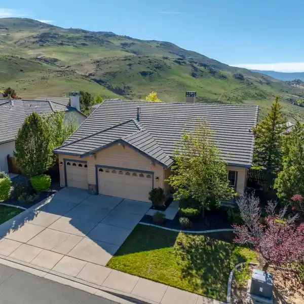 STUNNING SIERRA VISTAS FROM THIS AMAZING PROPERTY
