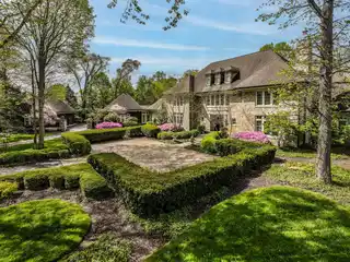 Exquisite Custom Estate in Springwood