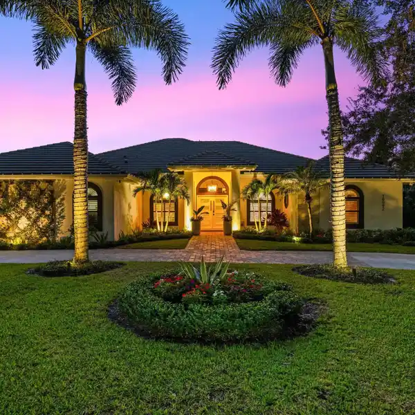 RESORT-STYLE LIVING IN HERITAGE OAKS
