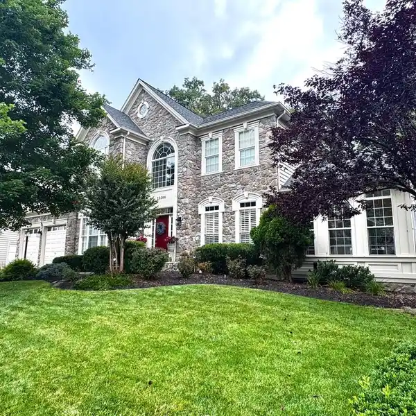 ENTERTAINER’S DREAM WITH WINE CELLAR AND PATIO
