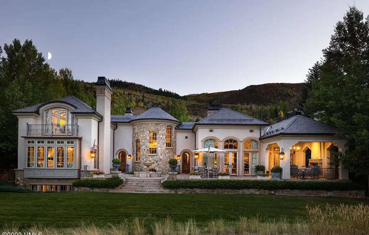 The Pinnacle of Mountain Living