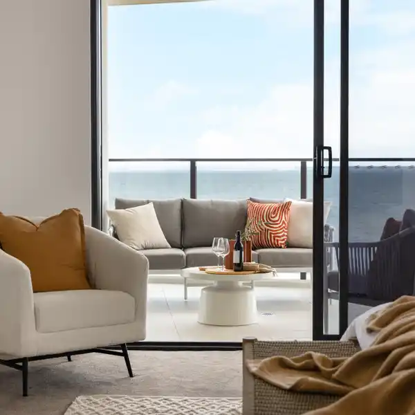 LUXURIOUS APARTMENT FRAMED BY UNIMPEDED VIEWS