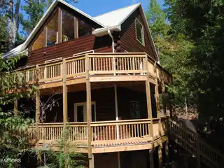 Custom Cabin in Prime Resort Location
