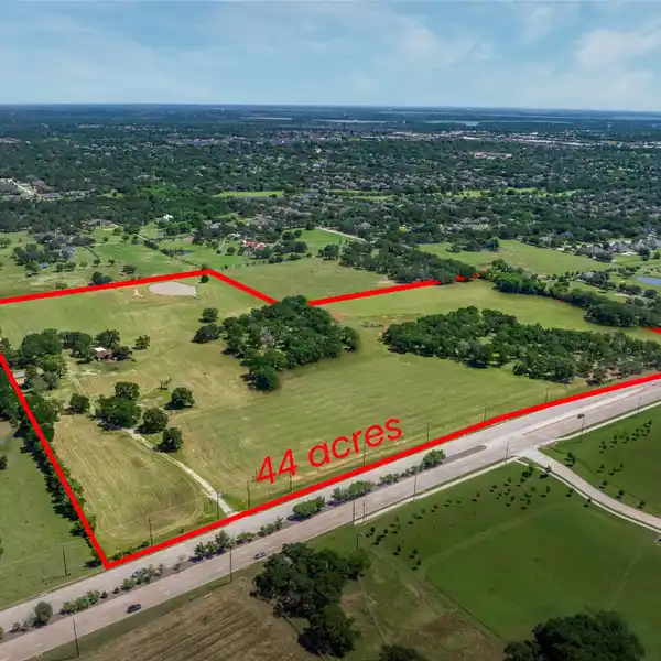 SPECIAL 44-ACRE RURAL OASIS