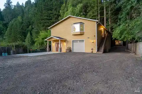 Unique Opportunity in Armstrong Valley