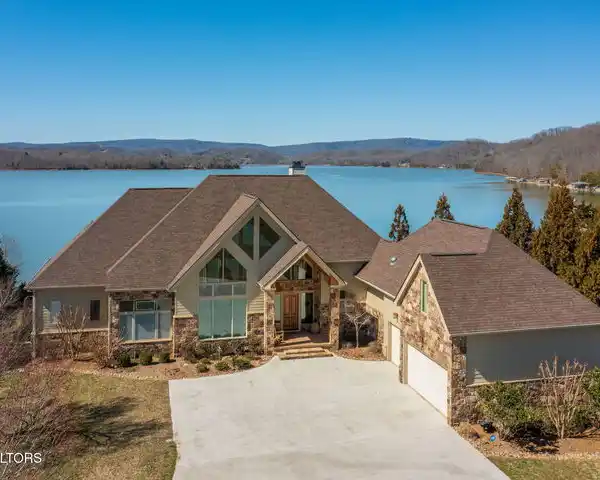 EXCEPTIONAL WATERFRONT HOME IN PRESTIGIOUS GRANDE VISTA BAY