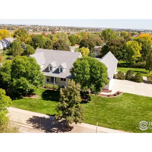 BEAUTIFULLY MAINTAINED HOME ON A RARE PRIVATE CITY LOT