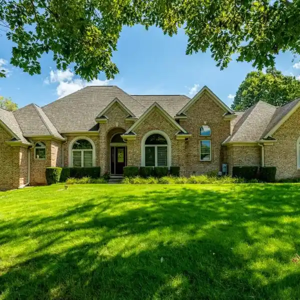 WOODLORE RETREAT WITH POOLSIDE SERENITY