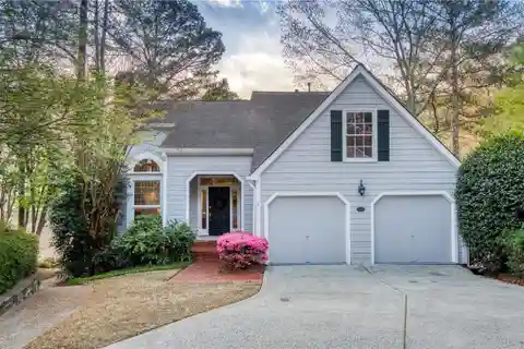 Peaceful Waterfront Living in the Spinnakers of Windward