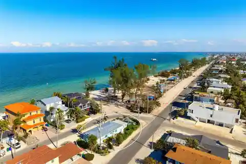 Turnkey Furnished Cottage on the North End of Anna Maria Island