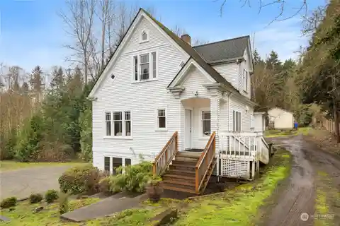 Charming 1928 Craftsman with Cottage & Office