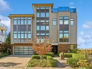 Unique Contemporary Mansion on an Exclusive Peninsula