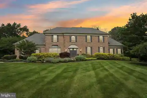 Impeccably Maintained Colonial on a Premium Cul-de-sac Lot