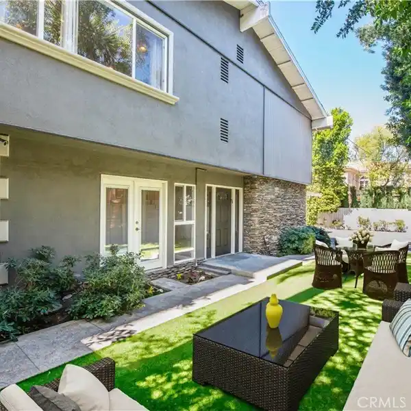 BEAUTIFUL AND PRISTINE GATED COMPOUND