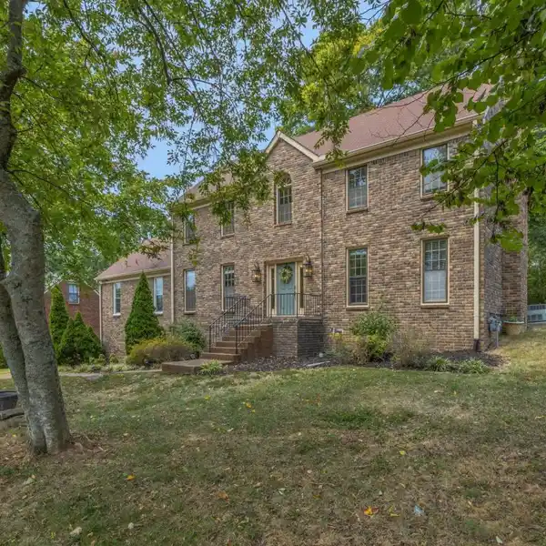 CHARMING HOME WITH INCREDIBLE BACKYARD